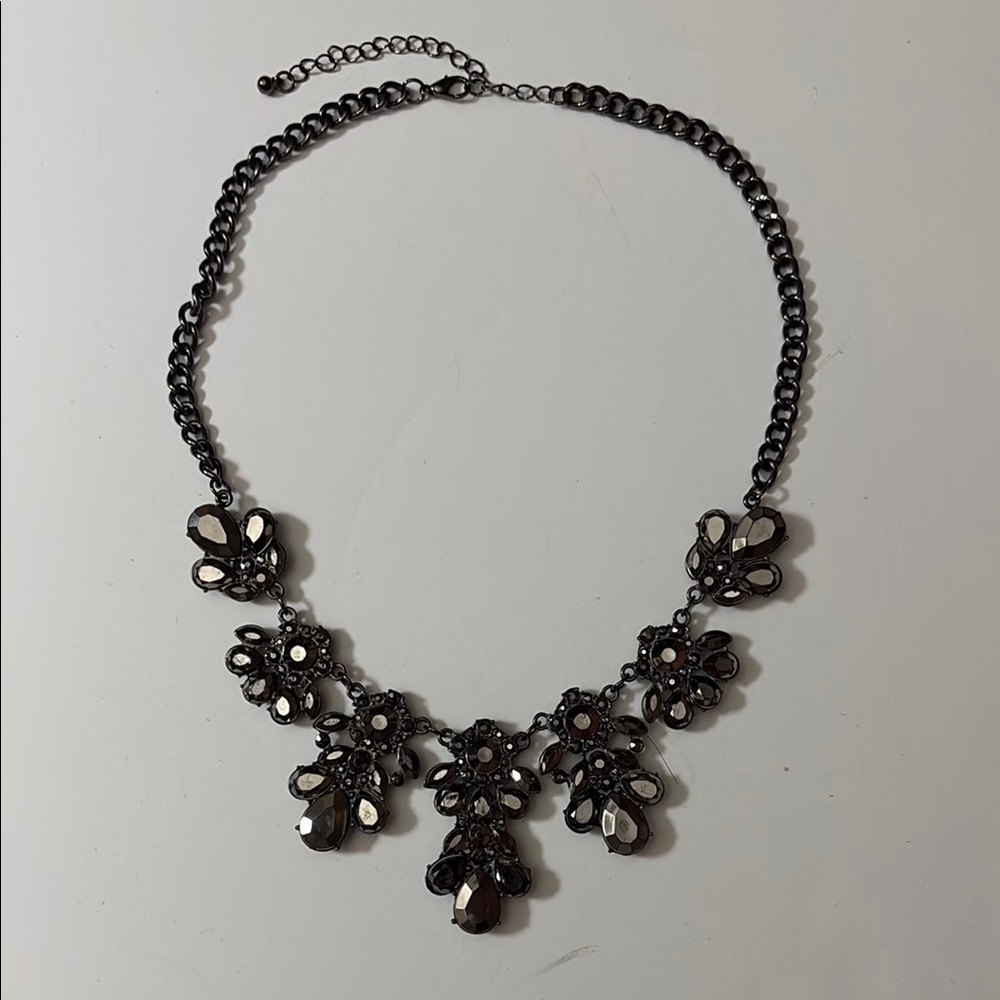 Elegant Black Floral Necklace